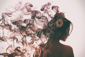 Bloemen in haar