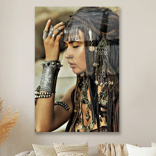 Schilderij Vrouw met sieraden (Dibond /  Plexiglas)