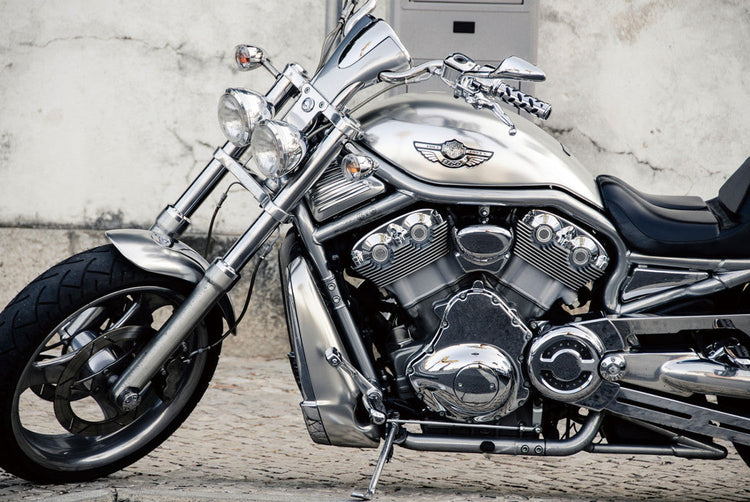 Schilderij 120x80 Zilveren motor (Glas)