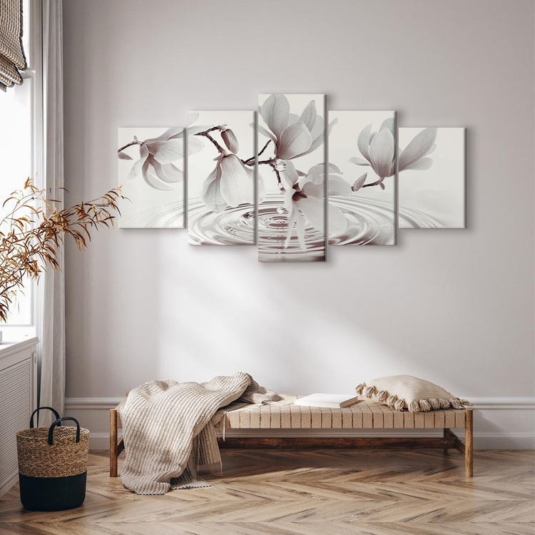 Schilderij - Magnolias over Water (5 Parts) Wide Grey (Canvas)