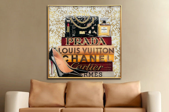 Schilderij met kristallen en lijst 80x80 Tas en parfum op boeken (Glas)