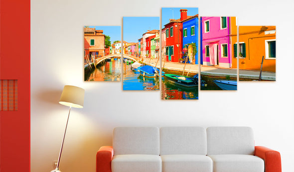 Foto schilderij - Waterfront in rainbow colors