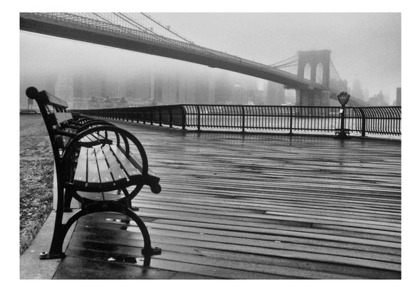 Fotobehang - A Foggy Day on the Brooklyn Bridge