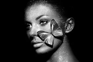 Plexiglas schilderij Butterfly on Cheek fotokunst